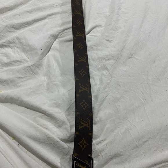 LV Initiales 40MM Reversible Belt - Picture 3 of 5